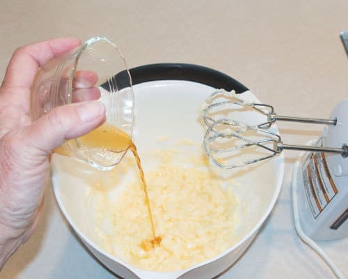 Adding vanilla to dough 