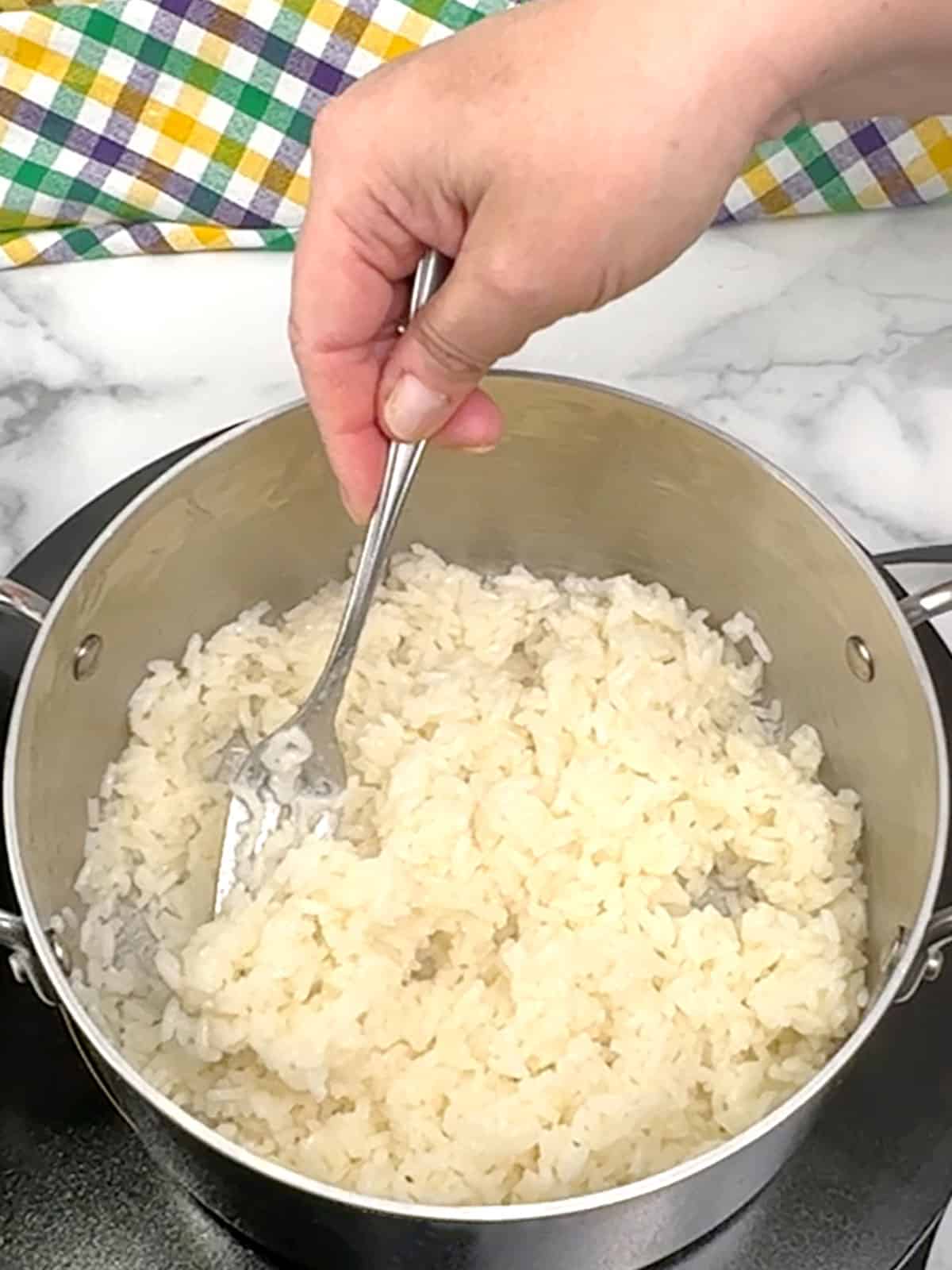 fluffing cooked rice