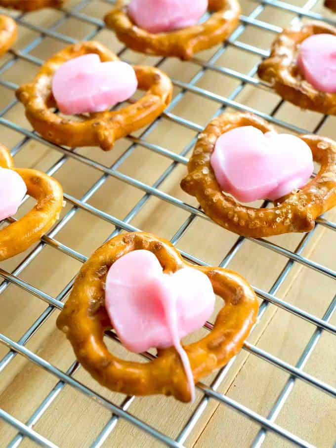 Valentines Sweetheart Pretzels on wire rack