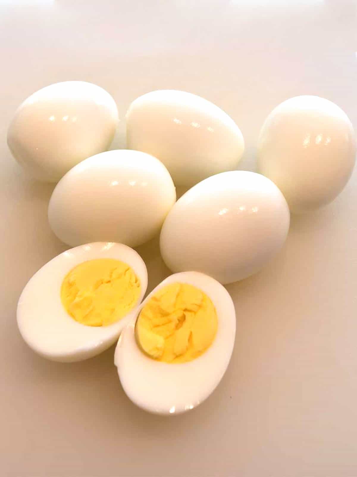 Steamed peeled eggs.