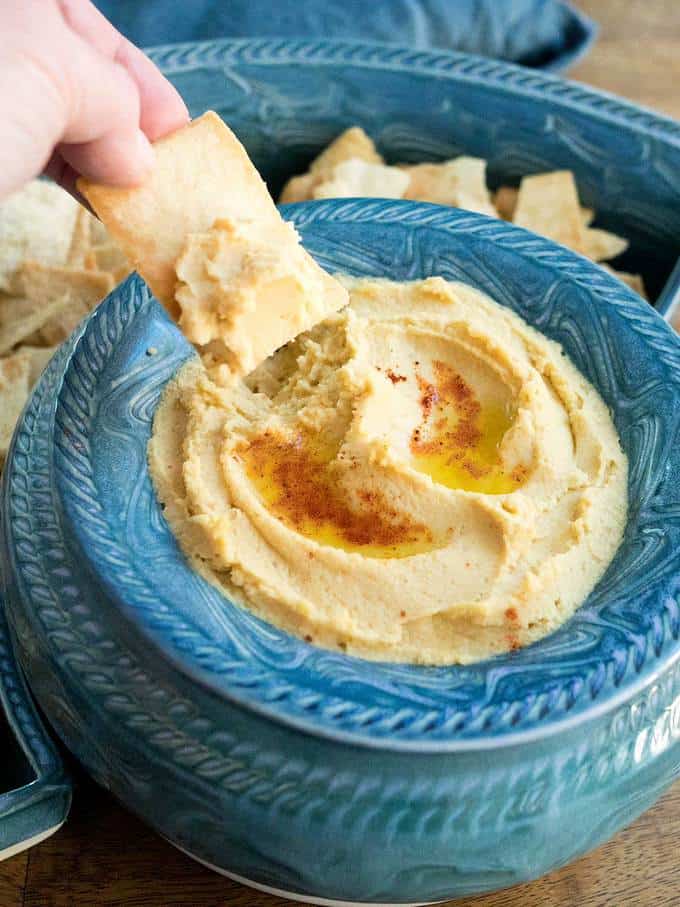 Classic Roasted Garlic Hummus with Pita Chips