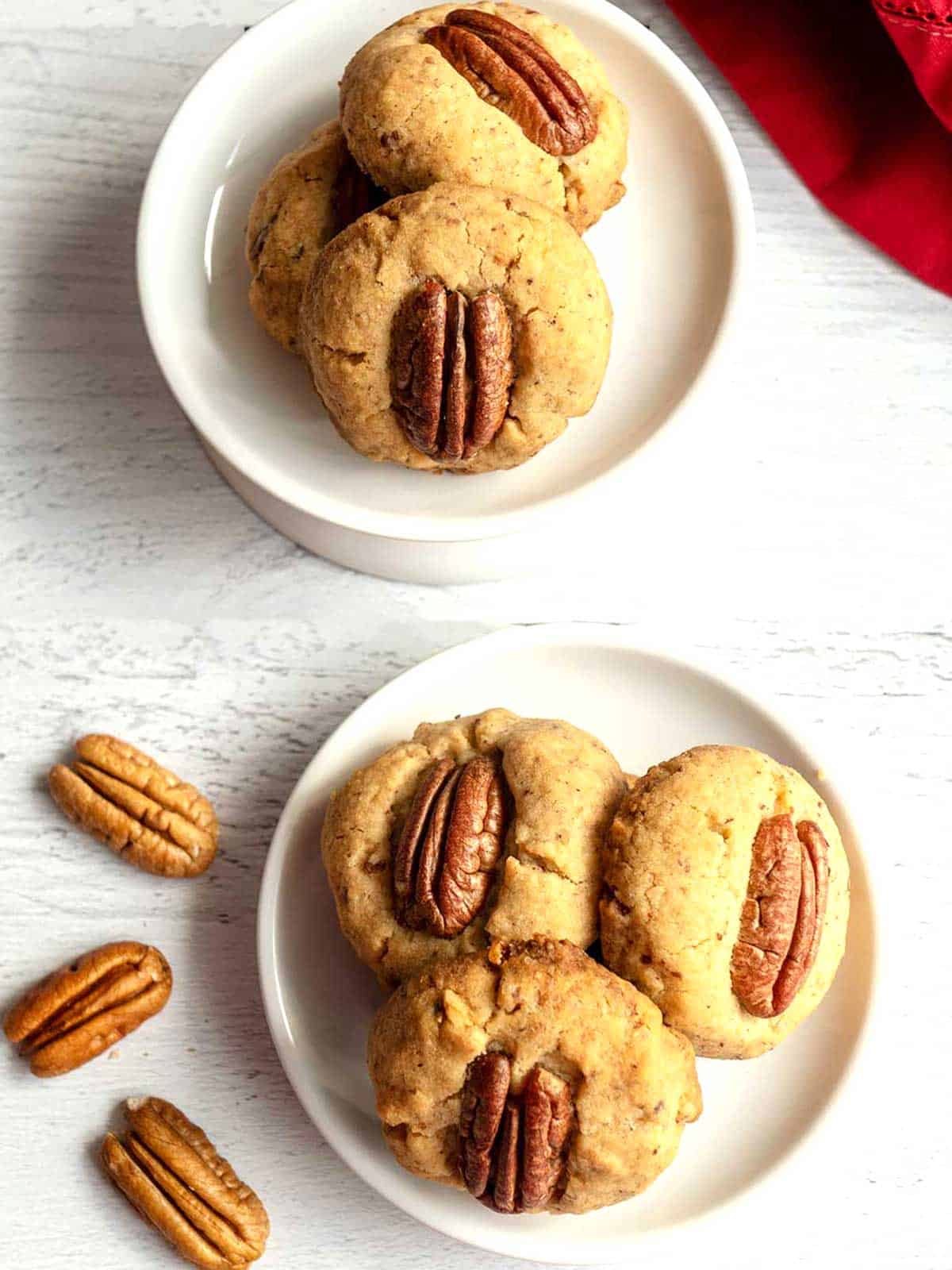 Pecan sandies on small plates.