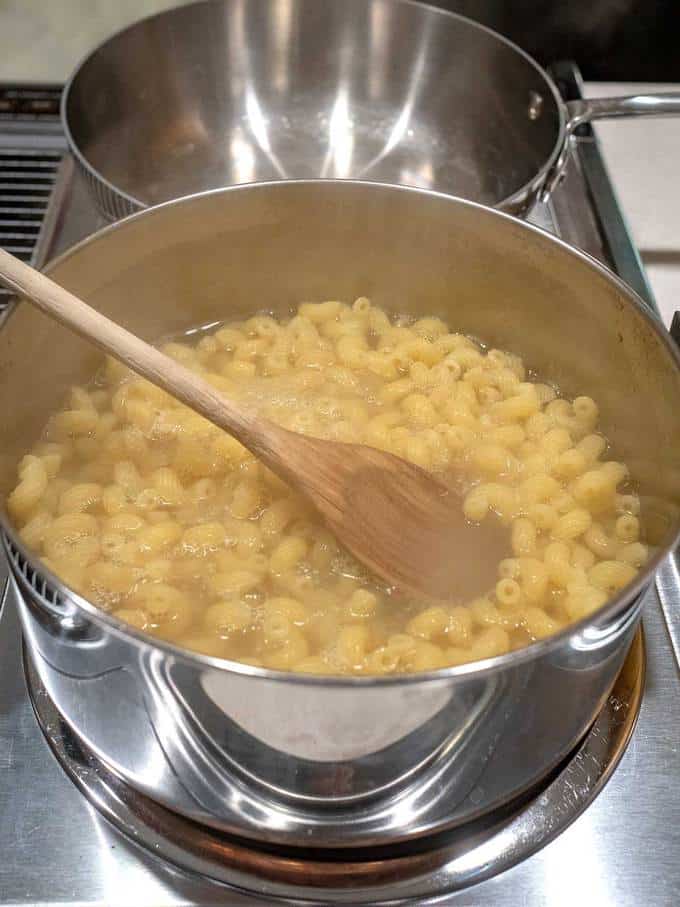 Cooking the Macaroni in boiling water