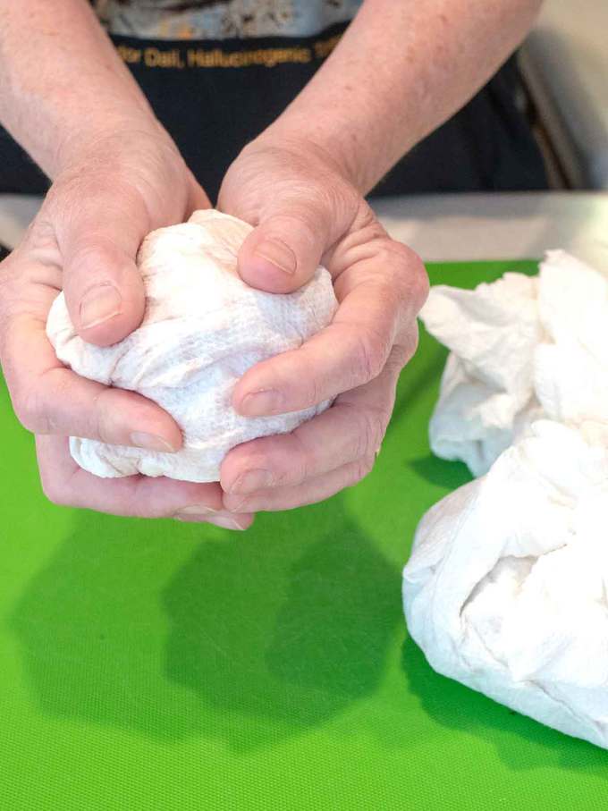 Squeezing mushrooms in paper towels 