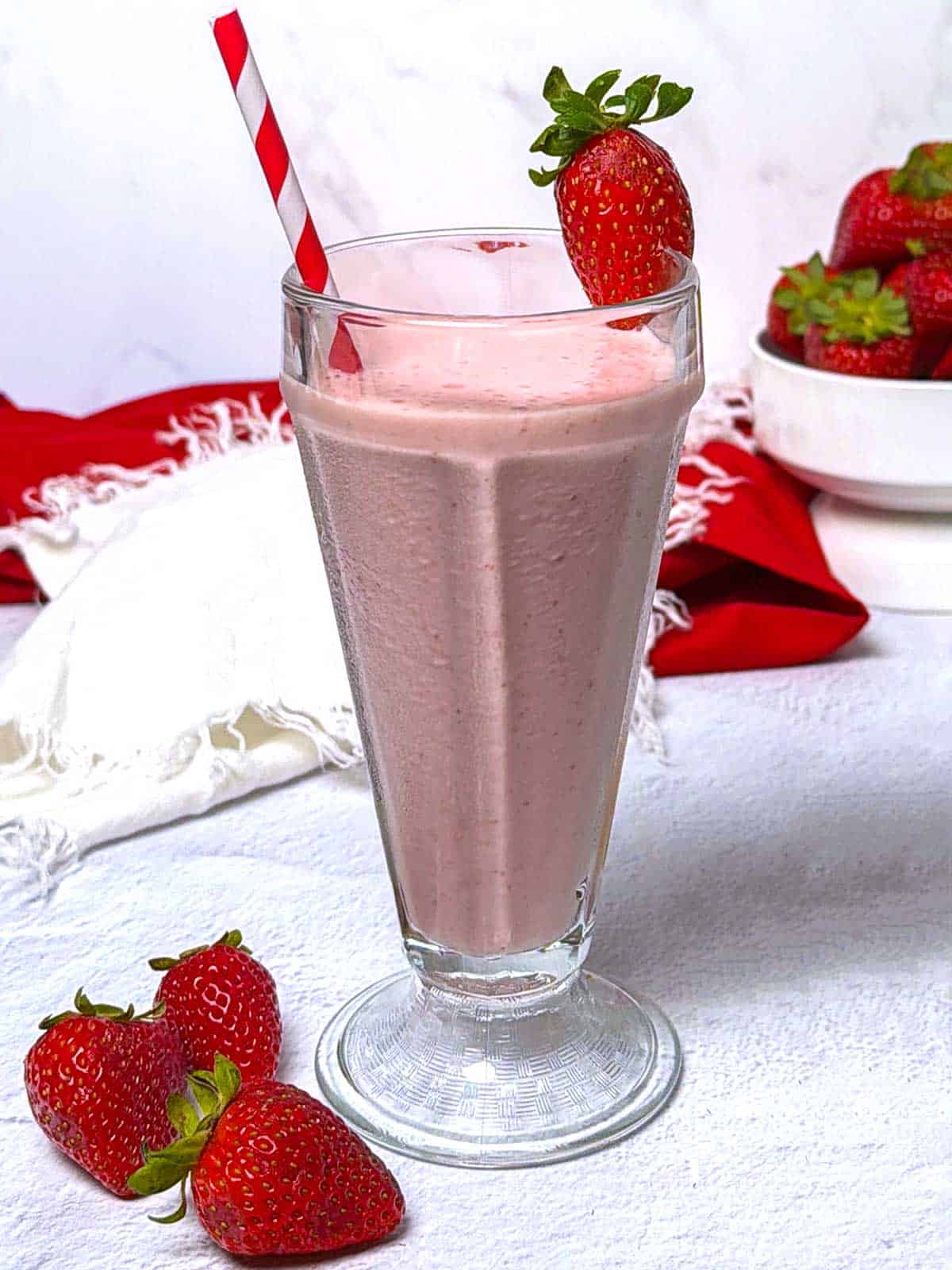 3-Ingredient Strawberry Smoothie