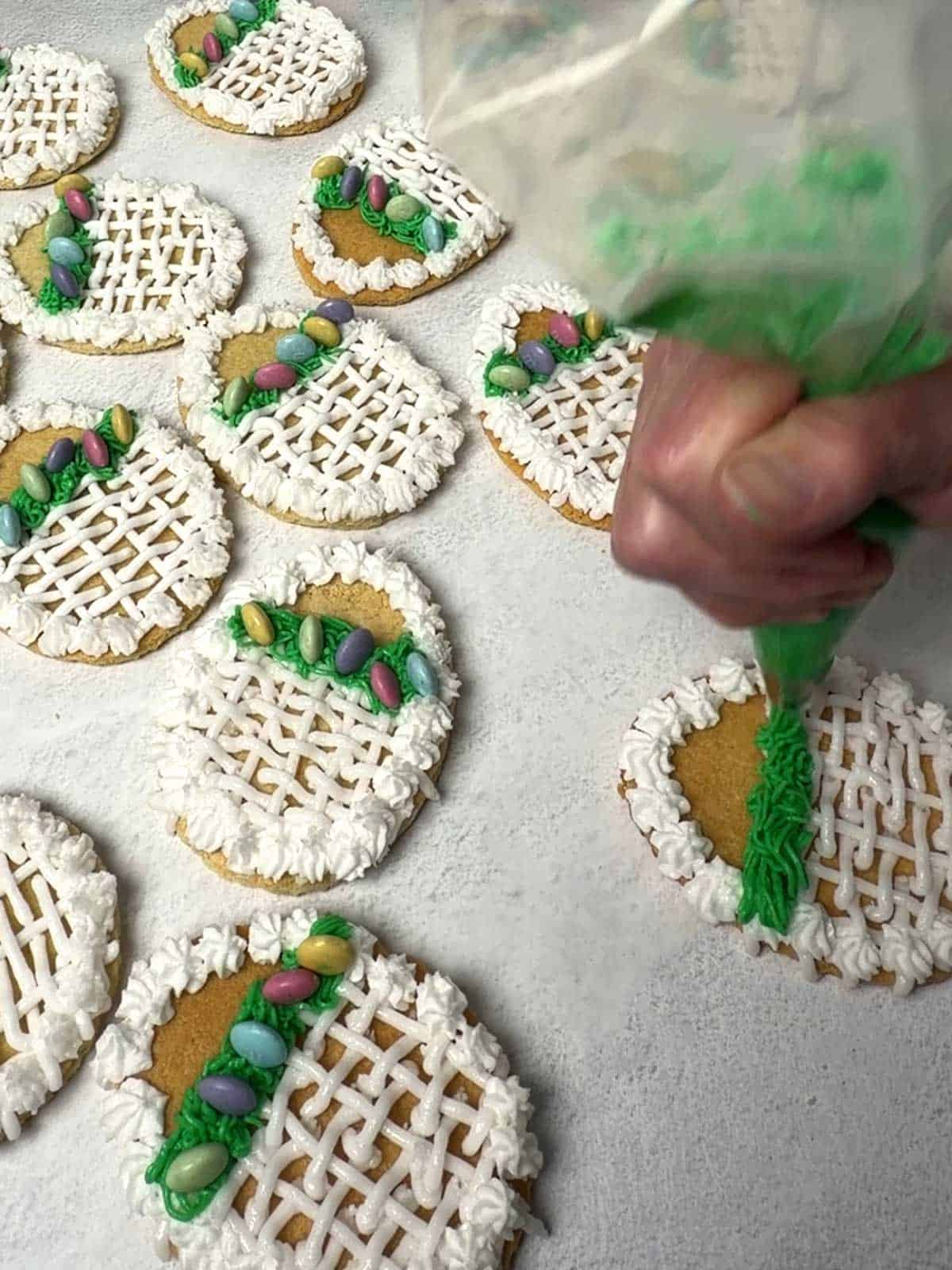 Piping grass on the baskets.
