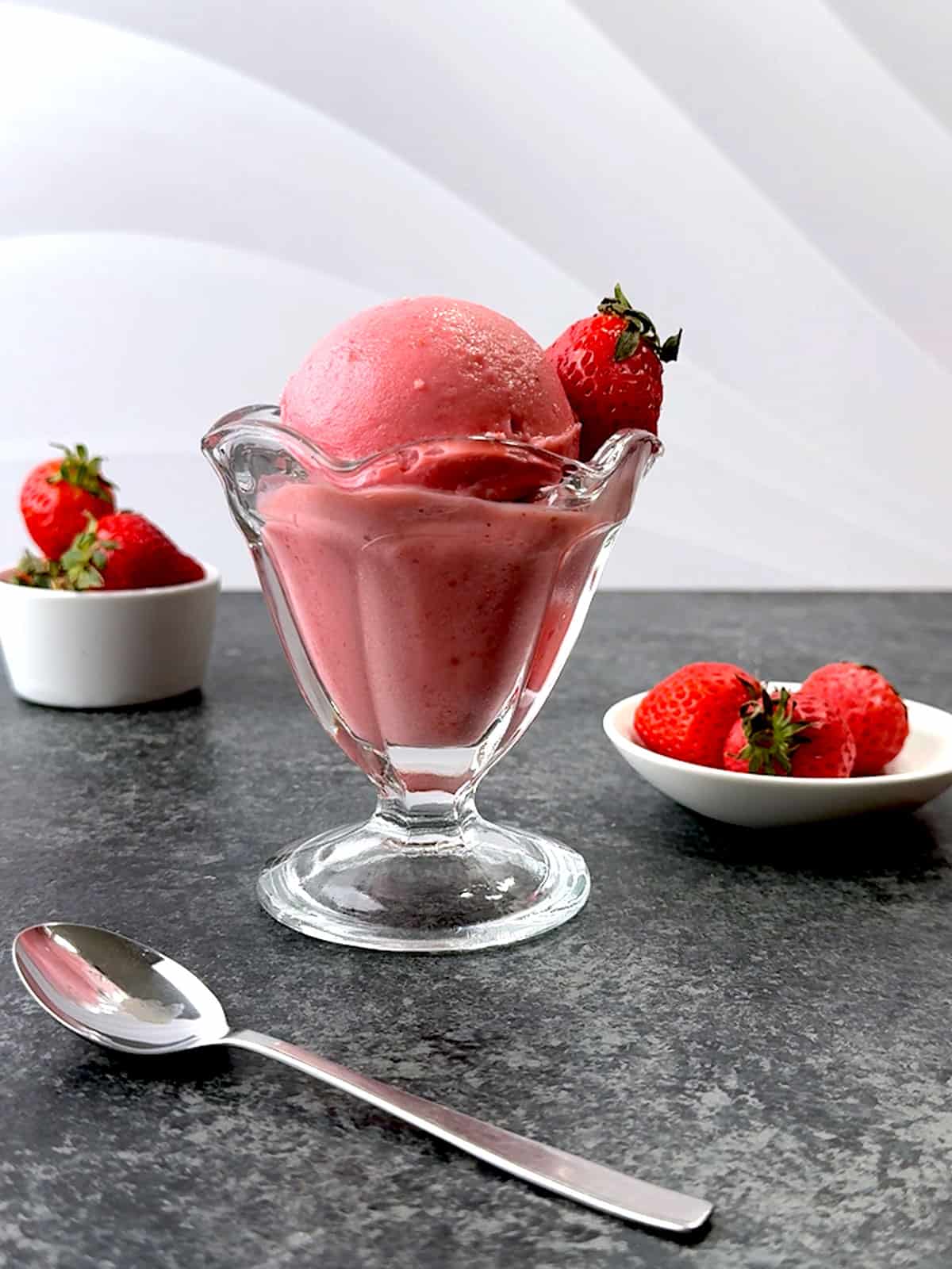 Homemade Frozen Fresh Strawberry Yogurt - Pudge Factor