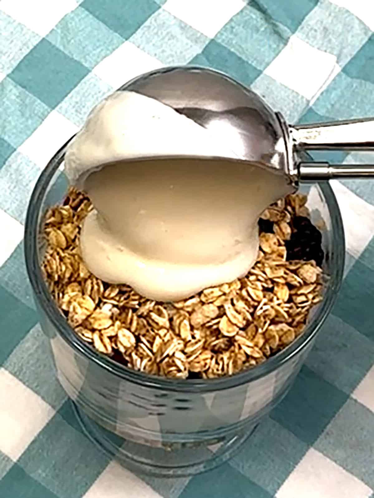adding second layer of yogurt mixture