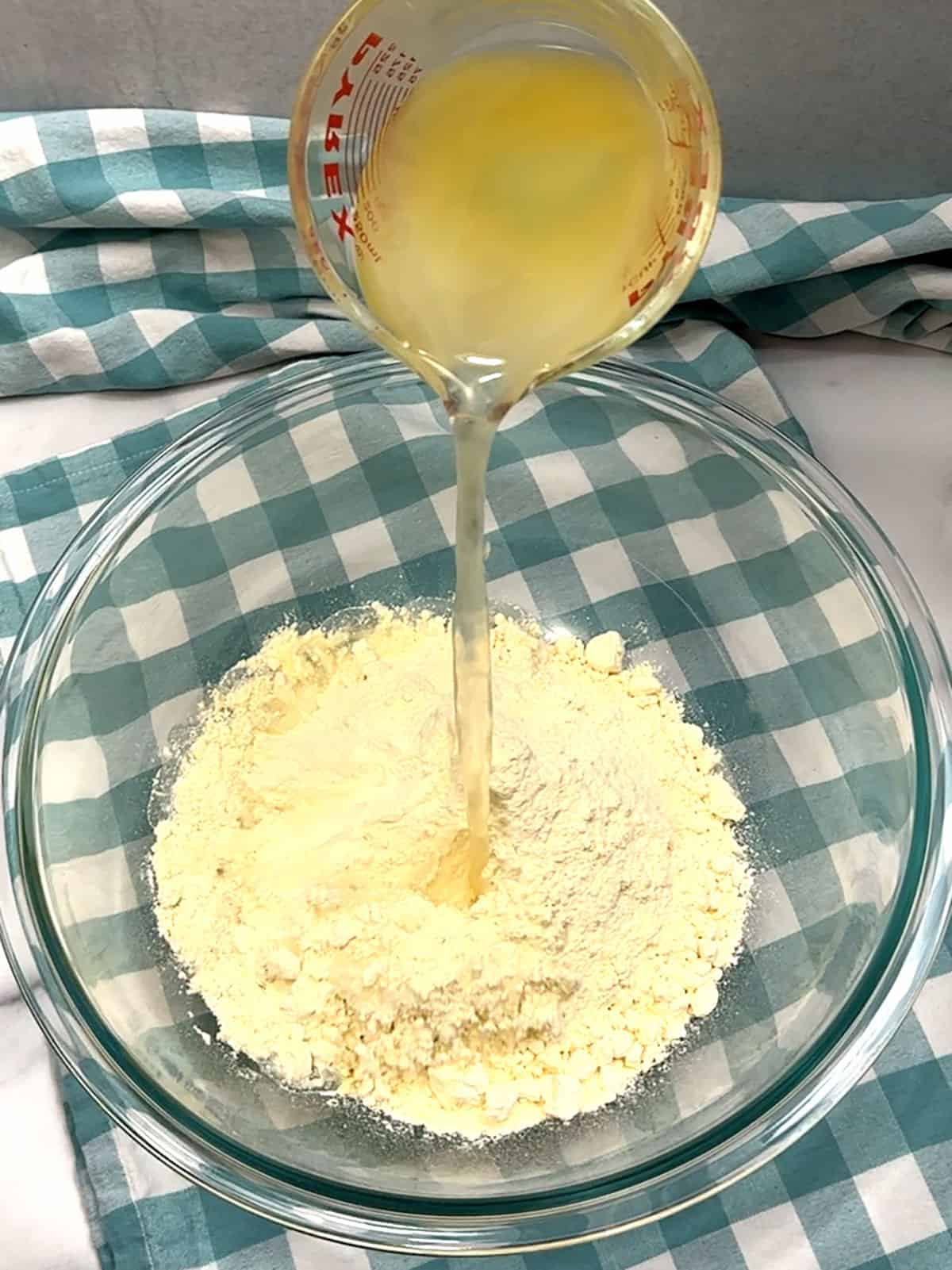 adding pineapple juice to cake mix