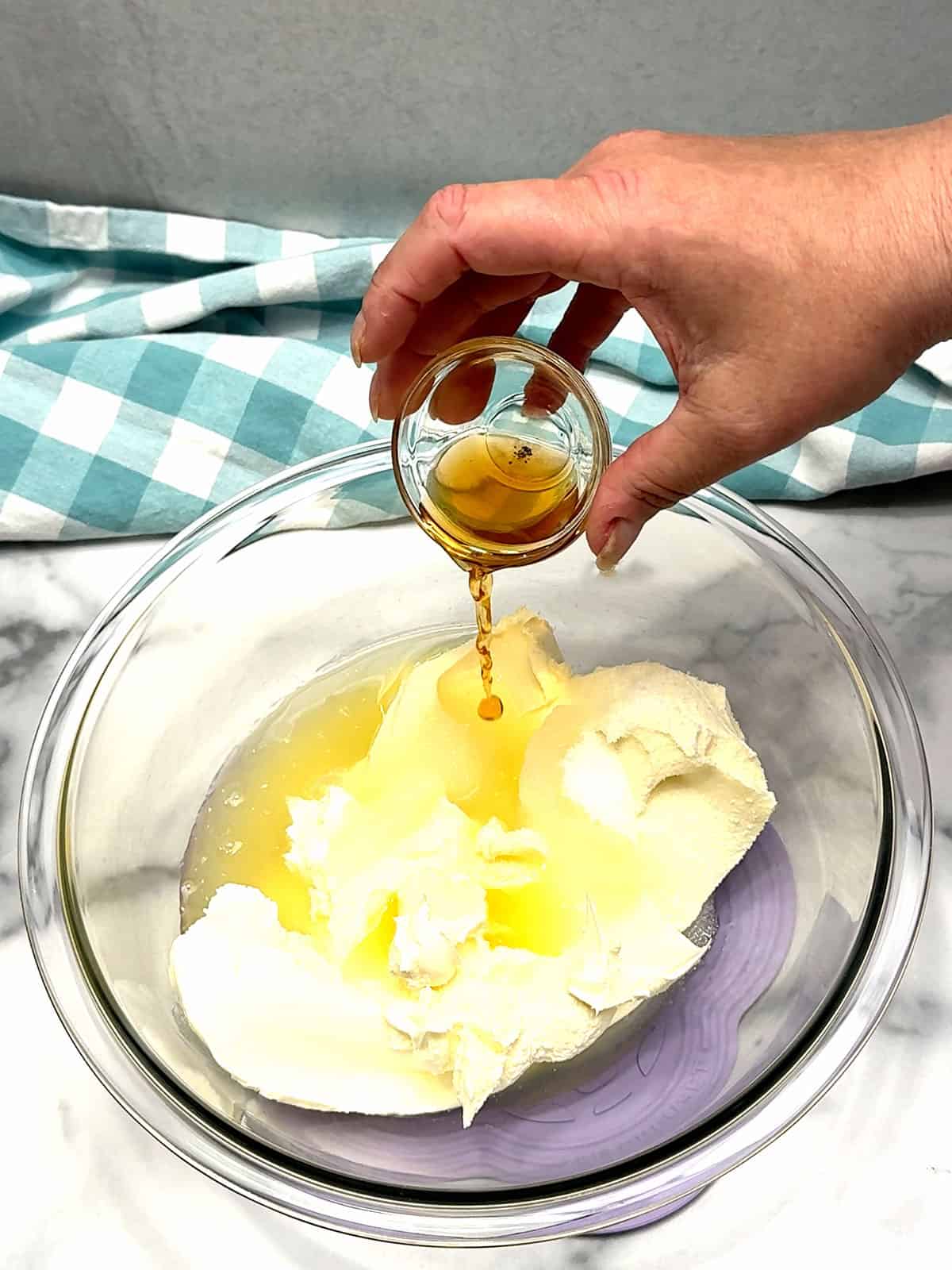 adding vanilla to mascarpone mixture