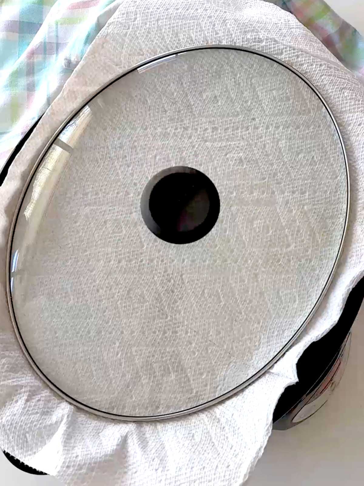 Crockpot covered with paper towel and lid.