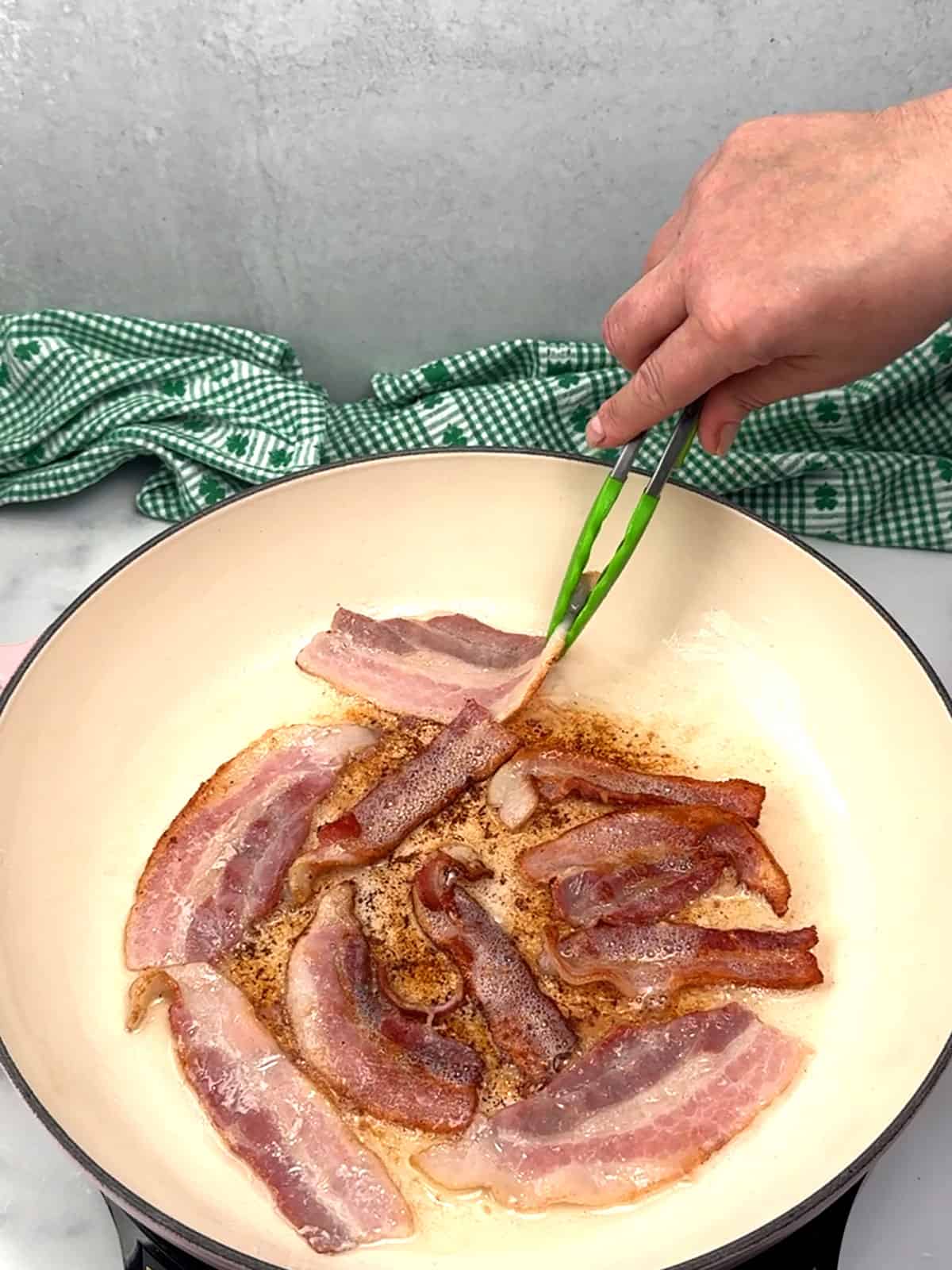 cooking bacon 