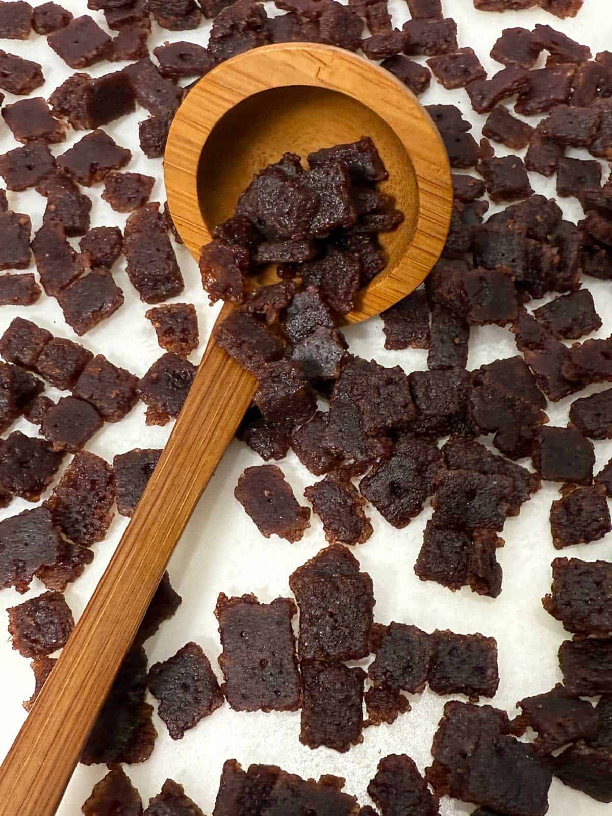 Cinnamon sweet bits after being cut.