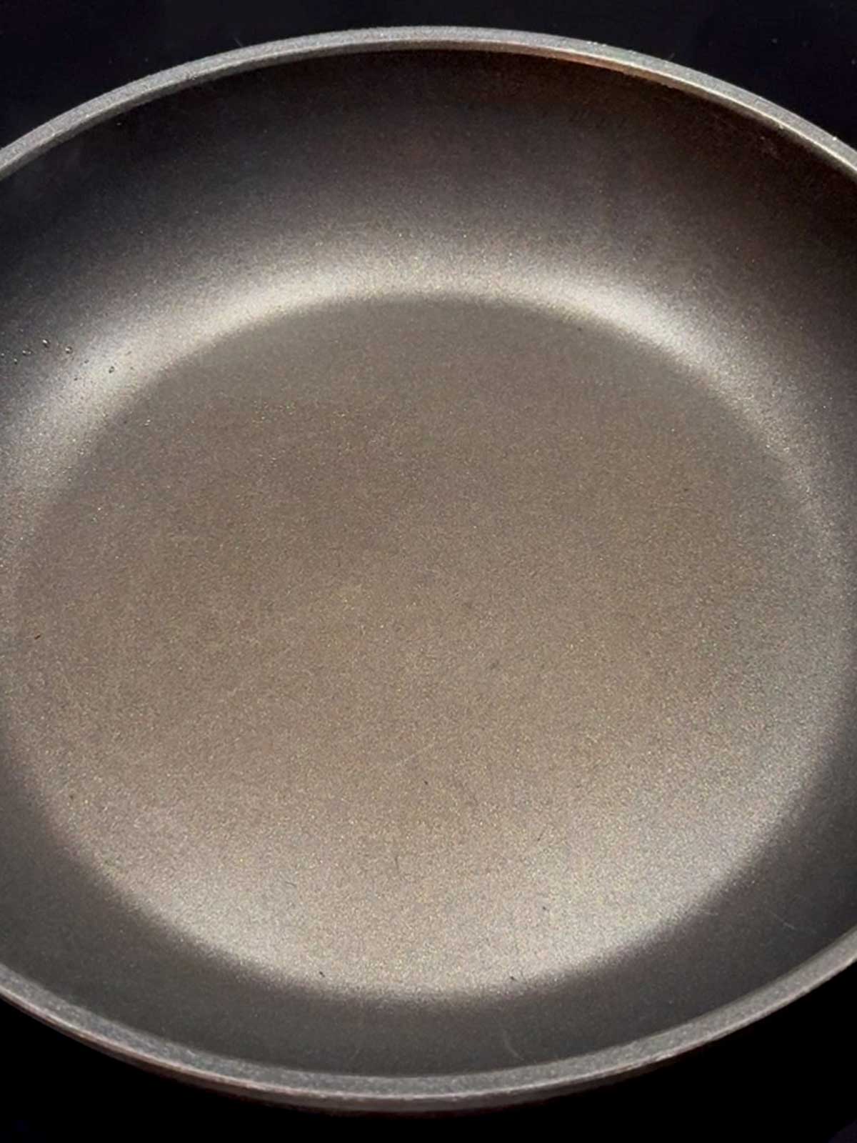 Nonstick skillet preheating