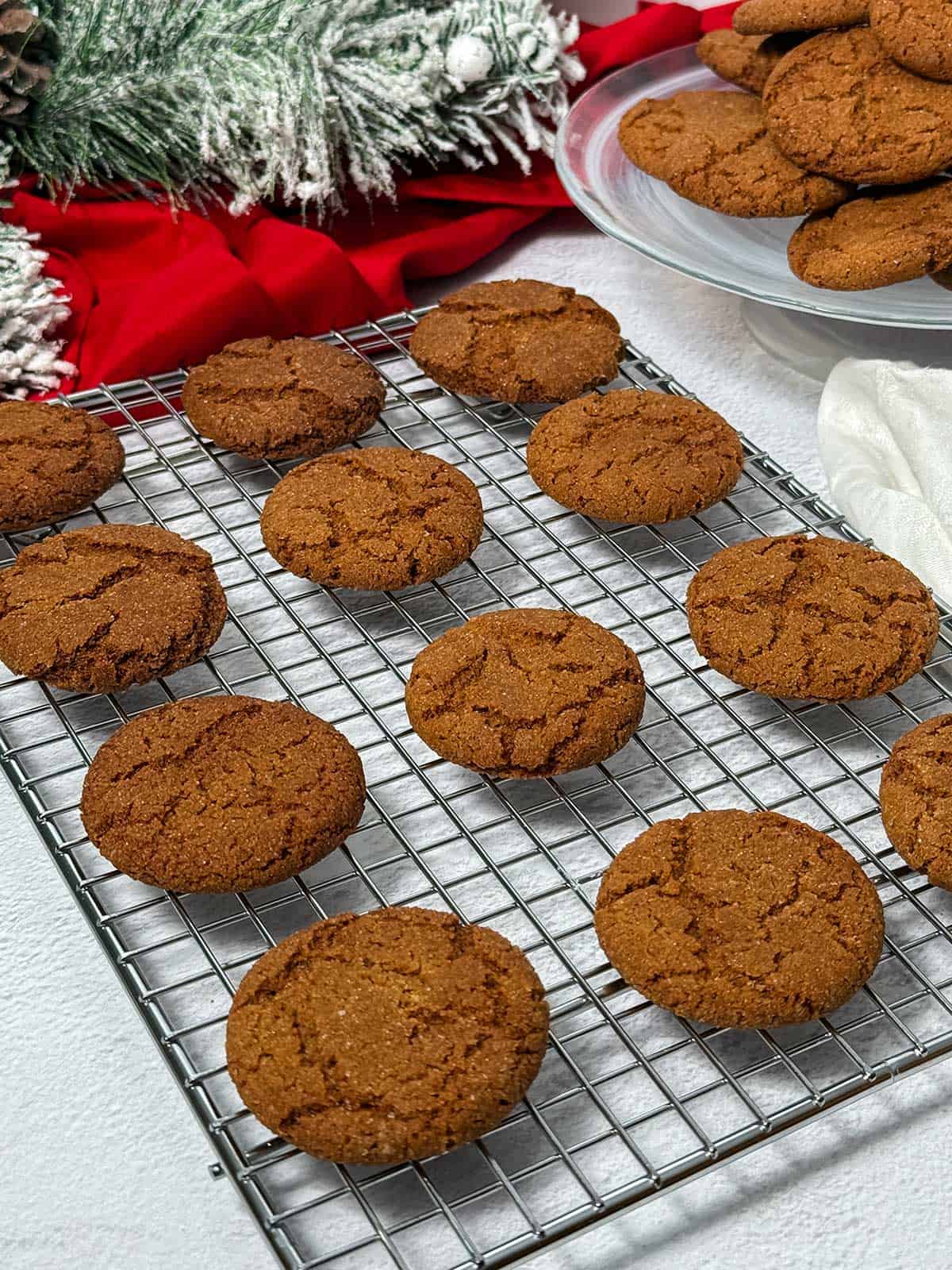 Undecorated gingershaps.