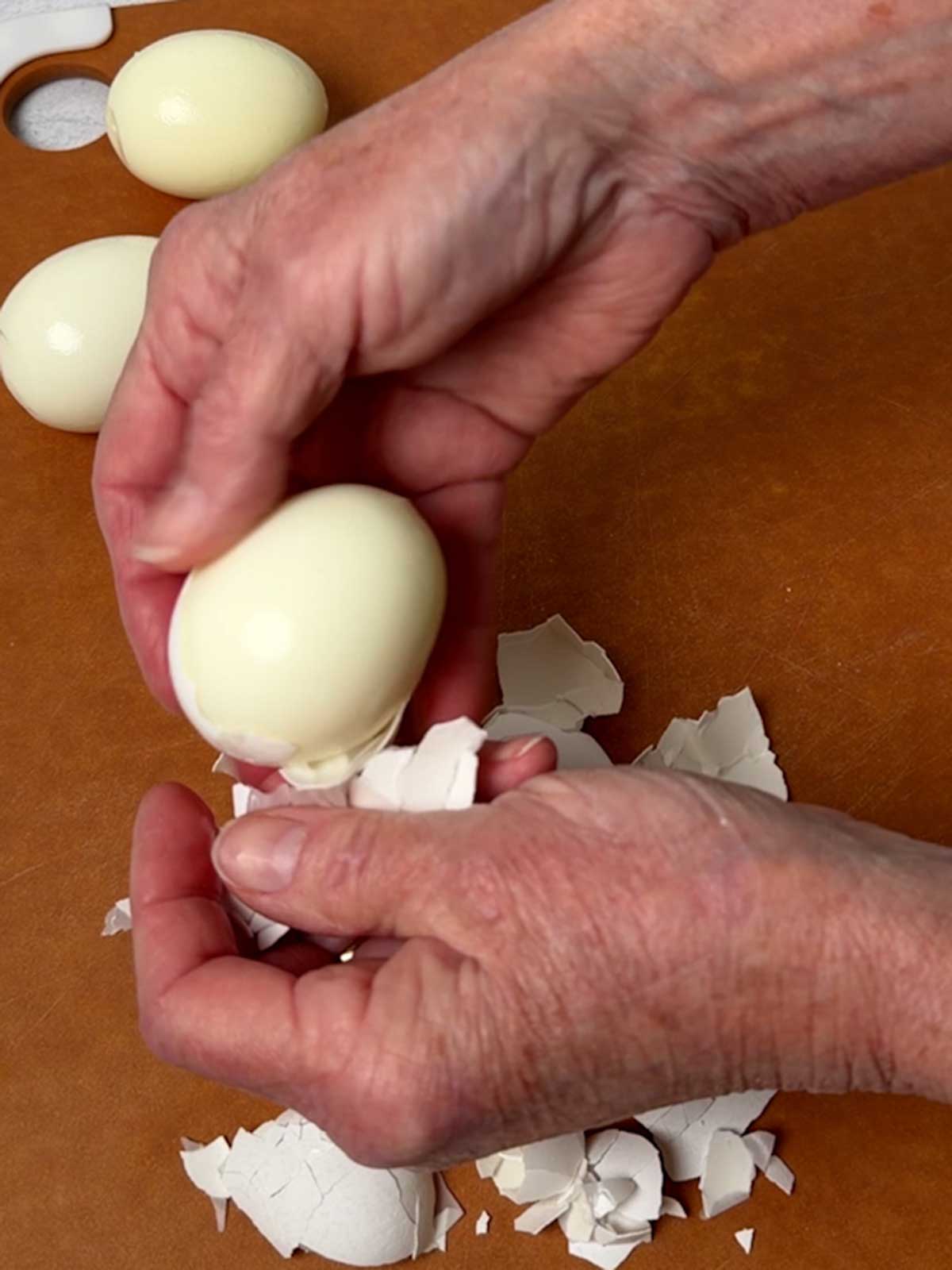 Peeling the egg.