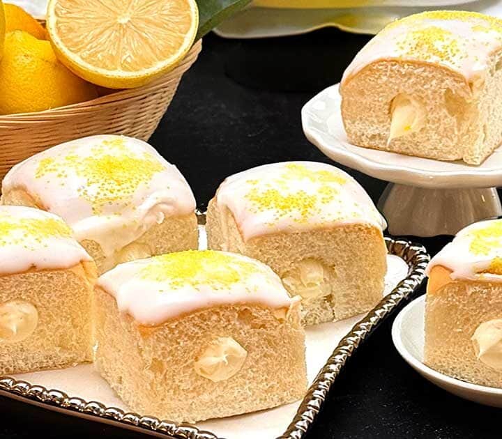 Lemon-curd filled Hawaiian Rolls