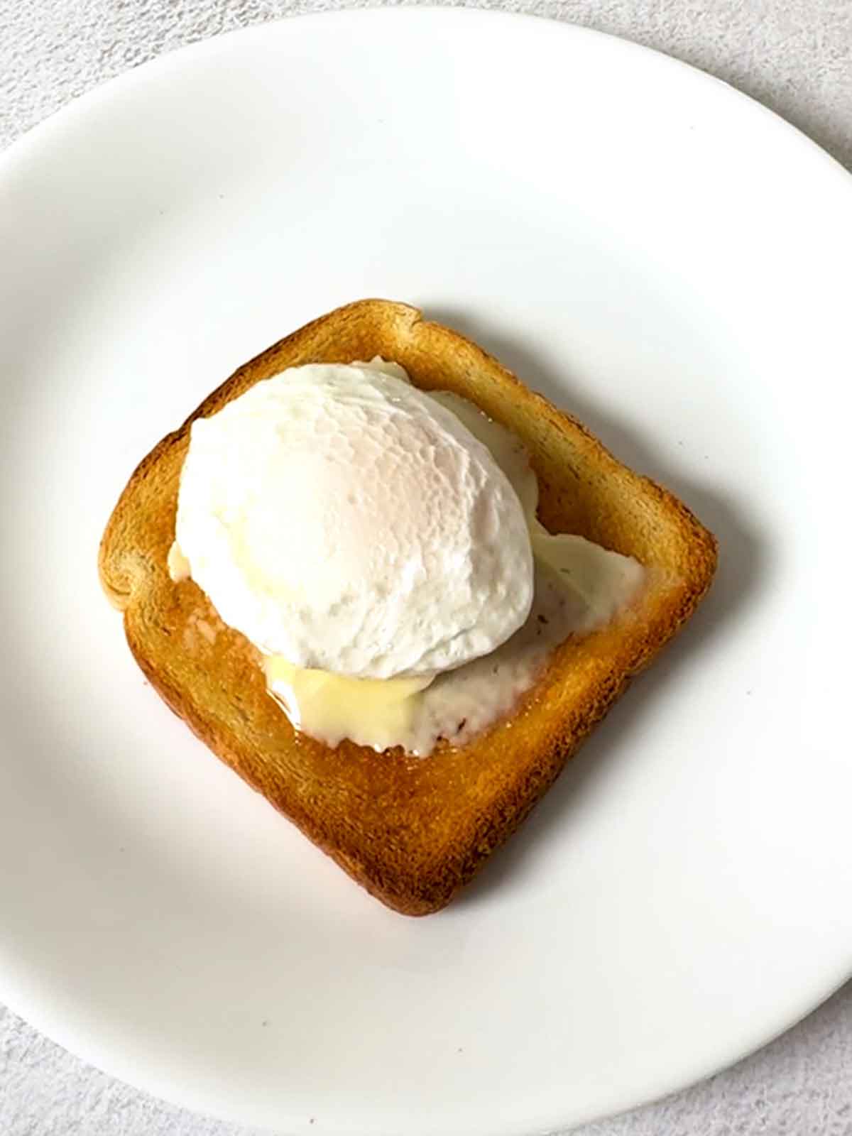 Poached_Egg_On_Toast.