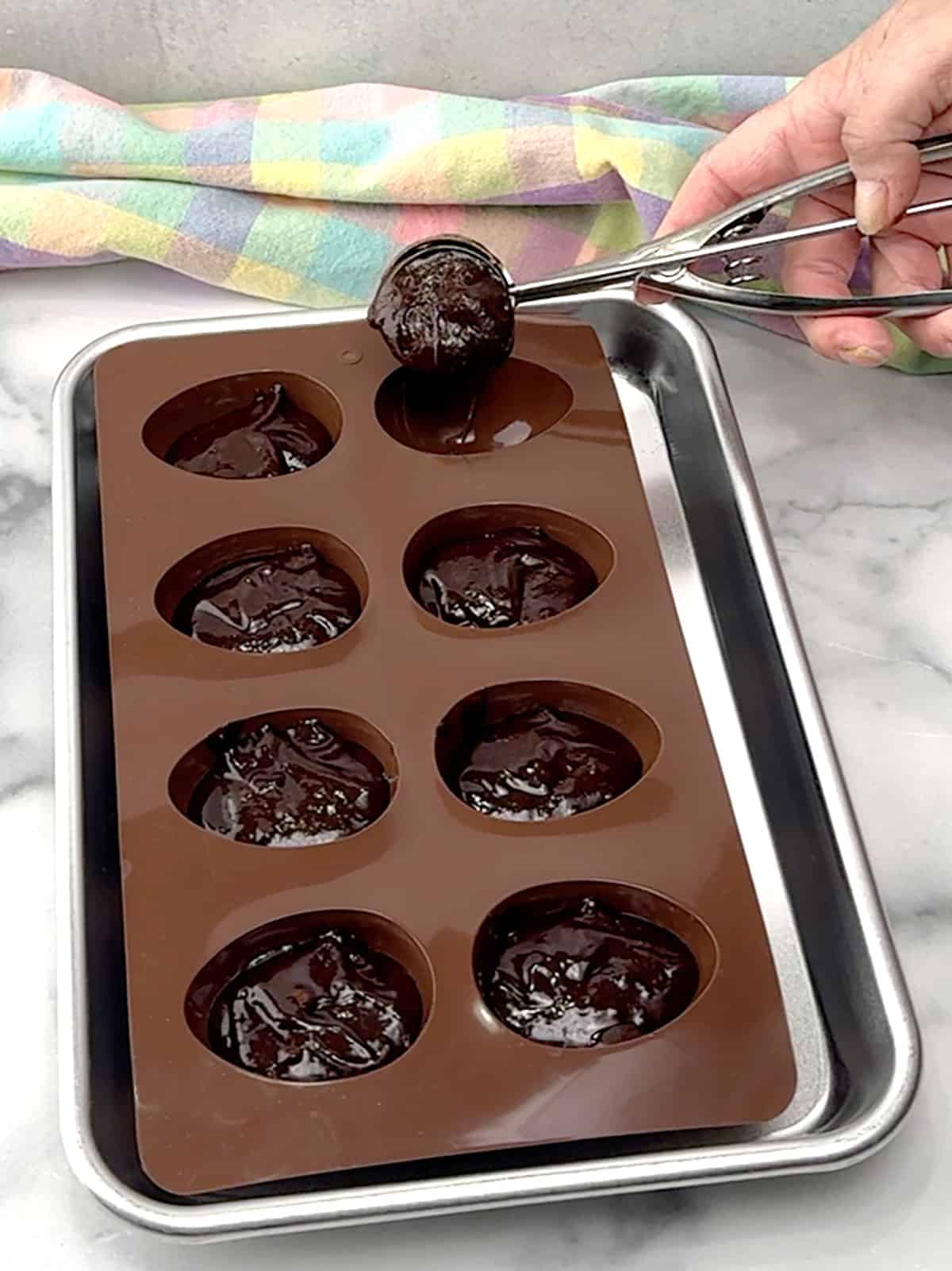 filling silicone egg pan with brownie mixture
