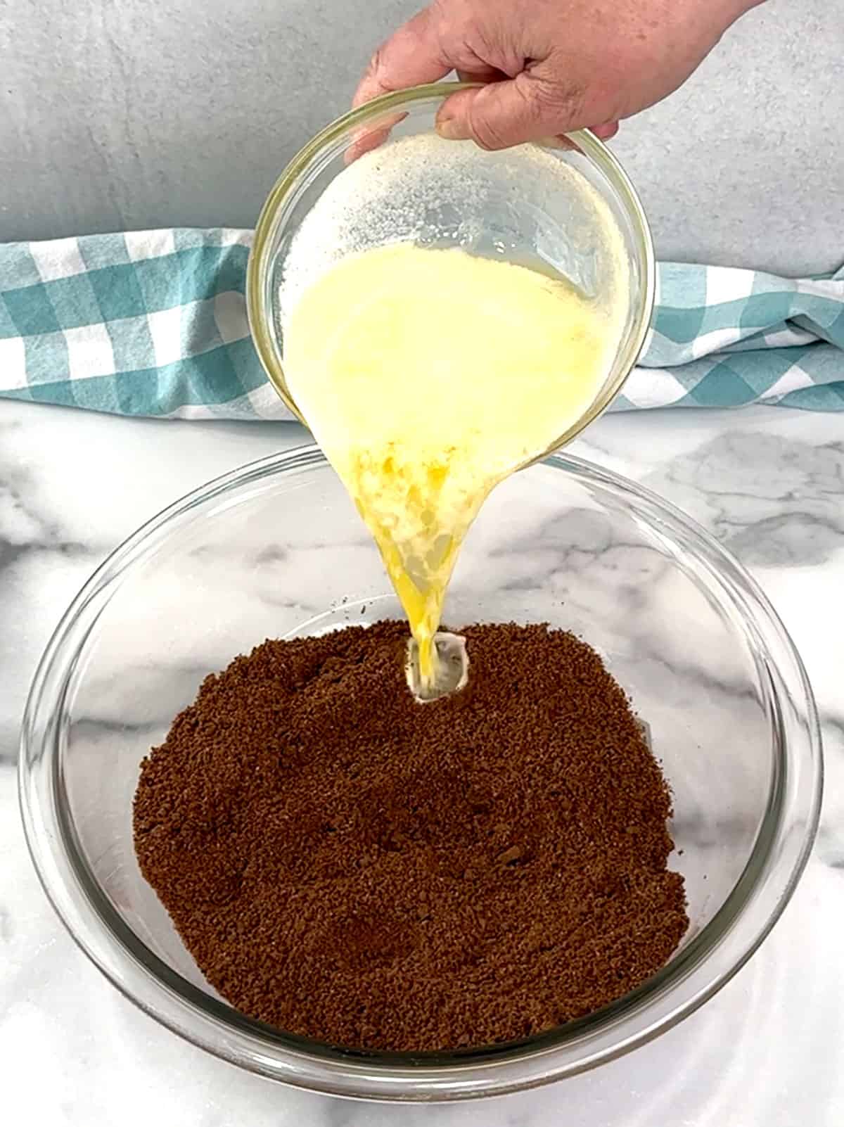 mixing crust for no-bake chocolate cheesecake