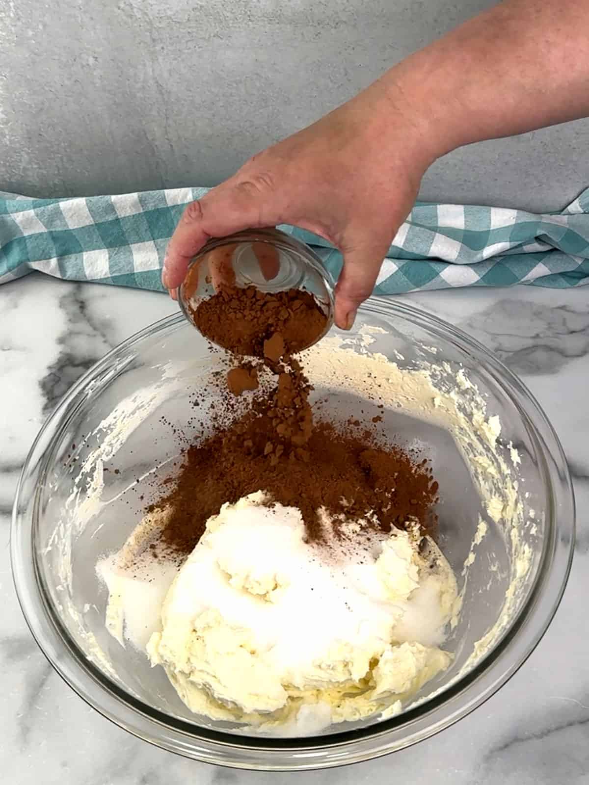 adding sugar and cocoa to filling
