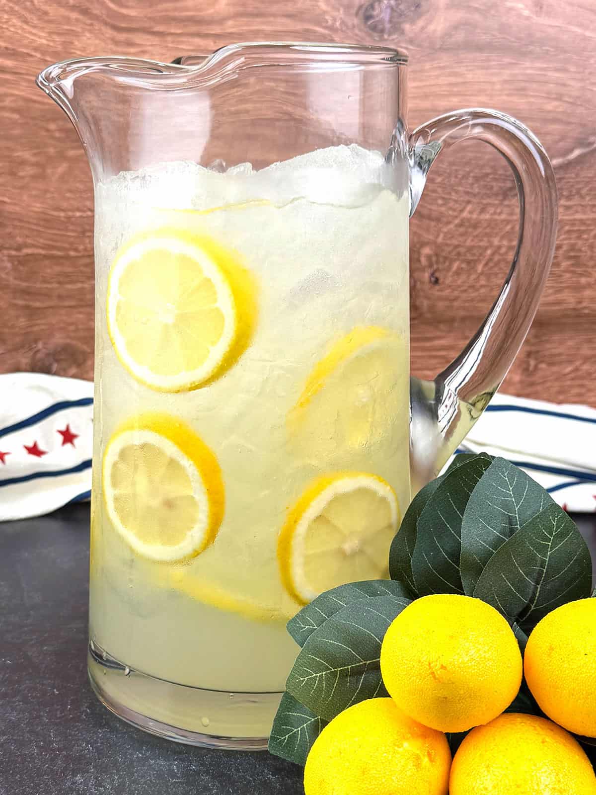 Easy Classic Homemade Lemonade