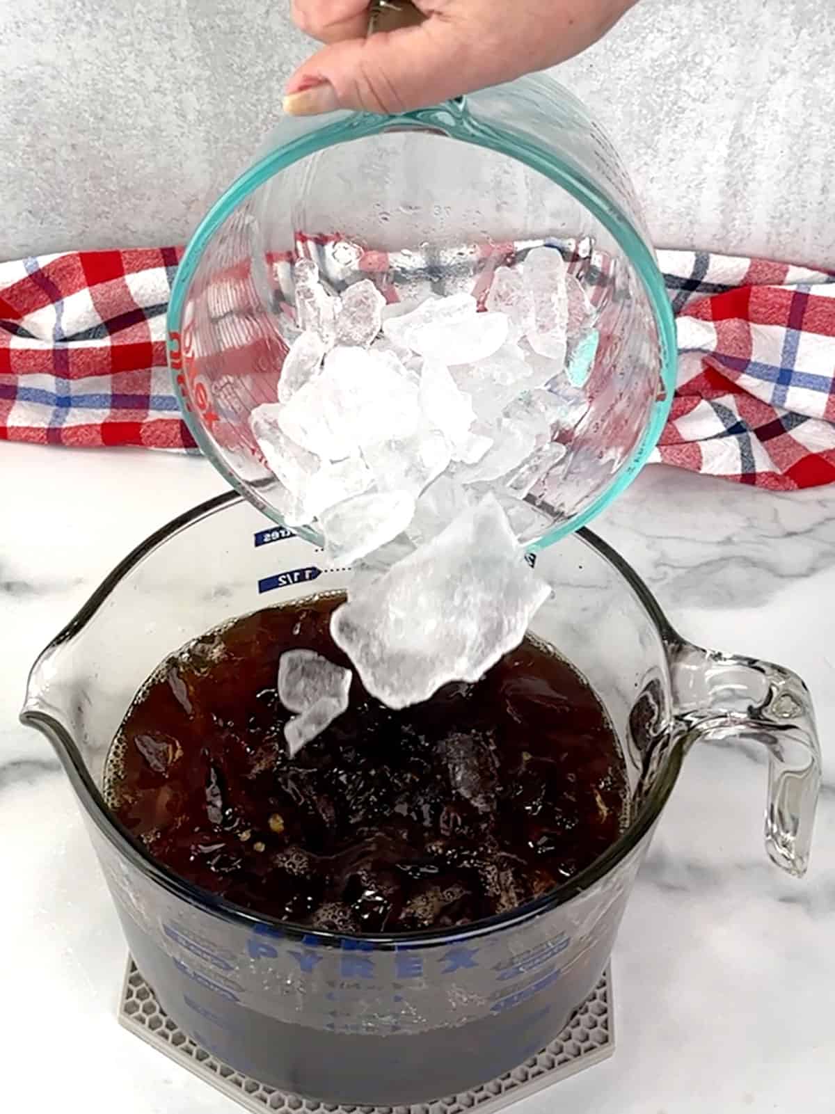 adding ice to tea mixture