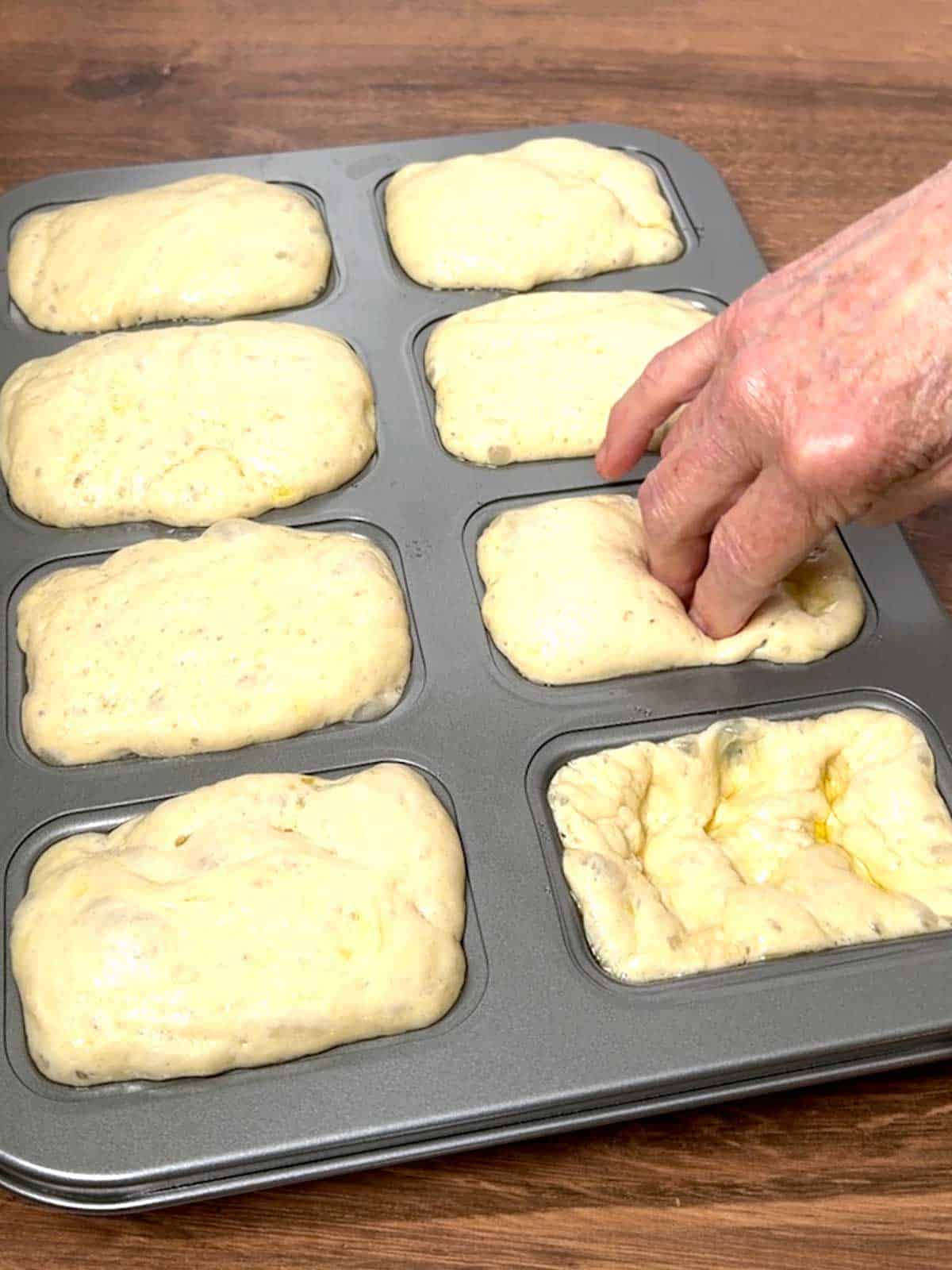 Dimplihg the focaccia.
