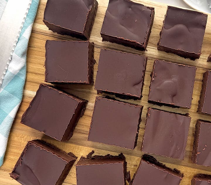 Easy No-Bake Fudgy Chocolate Squares