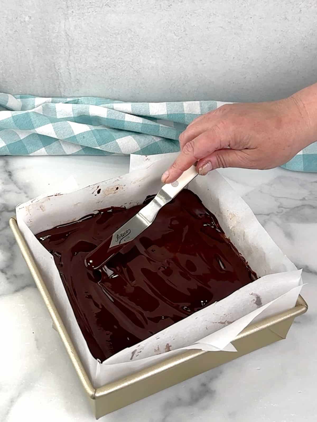 spreading topping