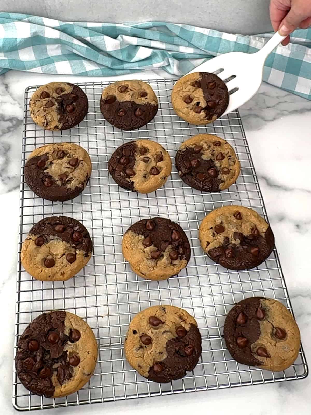 transferring cookies to wire cooling rack
